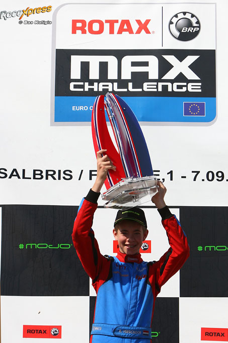 Richard Verschoor mooie trophy na zege in Salbris